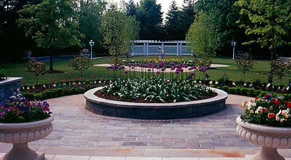 Niagara-on-the-Lake (formal garden estate)