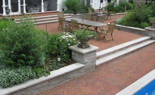 Niagara-on-the-Lake (terraces and lap pool)