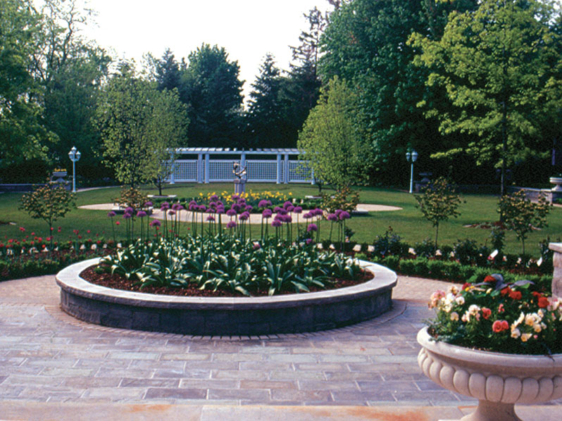 Niagara on the Lake (Formal Estate Garden)