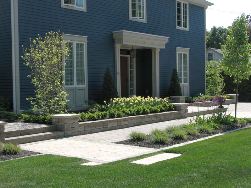 Niagara on the Lake (Elegant Front Entrance)